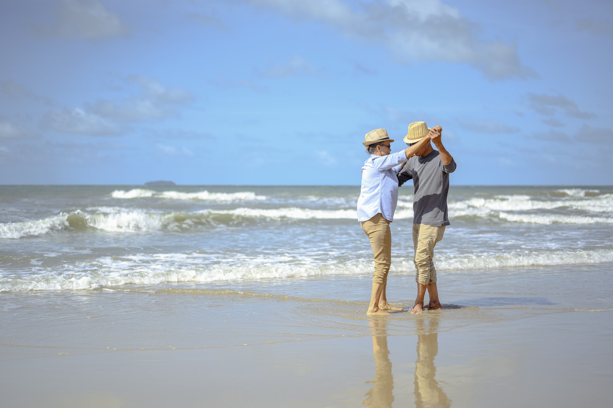 Senior couple dancing on the beach on good days, plan life insurance at retirement concept. SW FINANCIAL CONCERTS DAVE NACKE LIFE INSURANCE BROKER